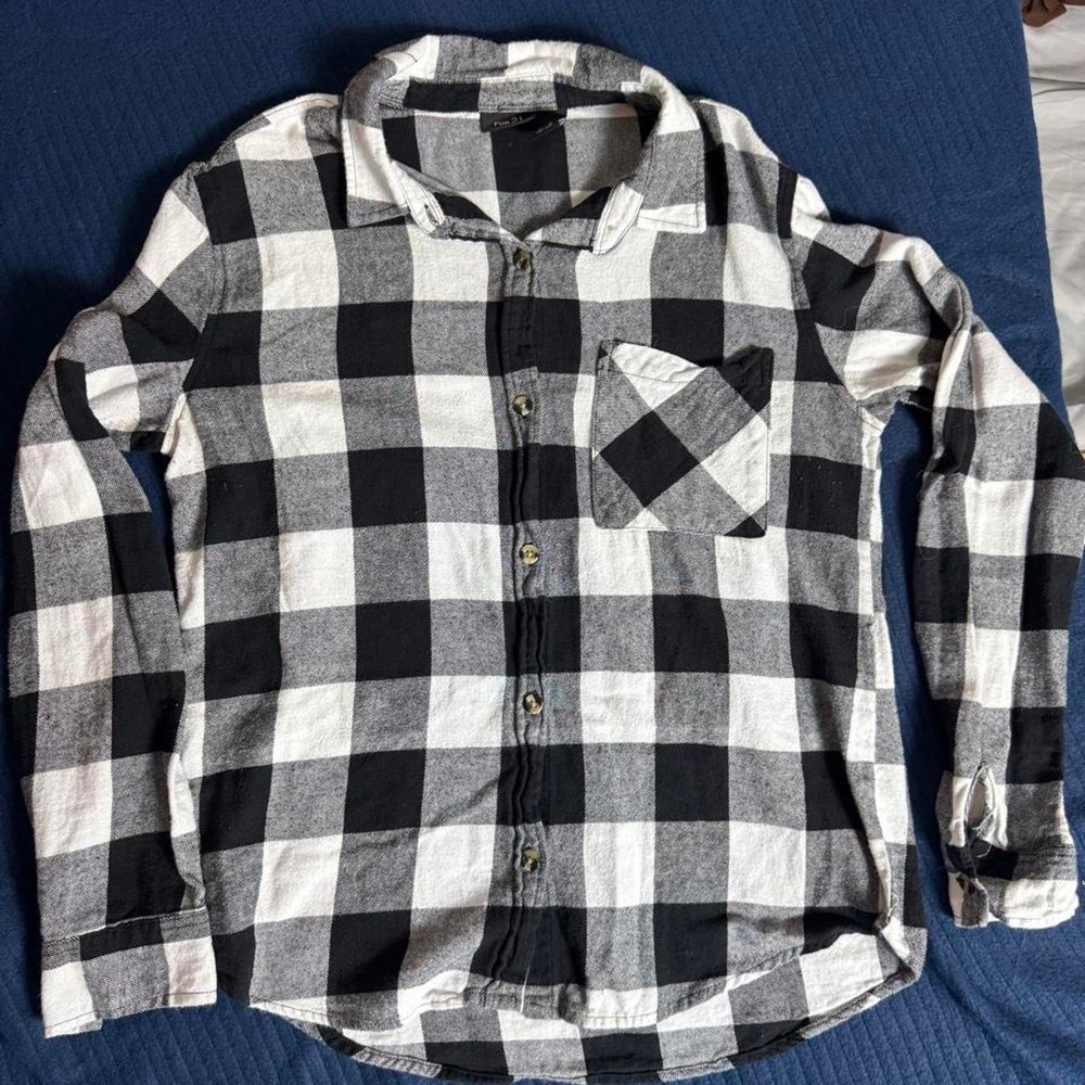 Rue 21 black and white flannel shirt